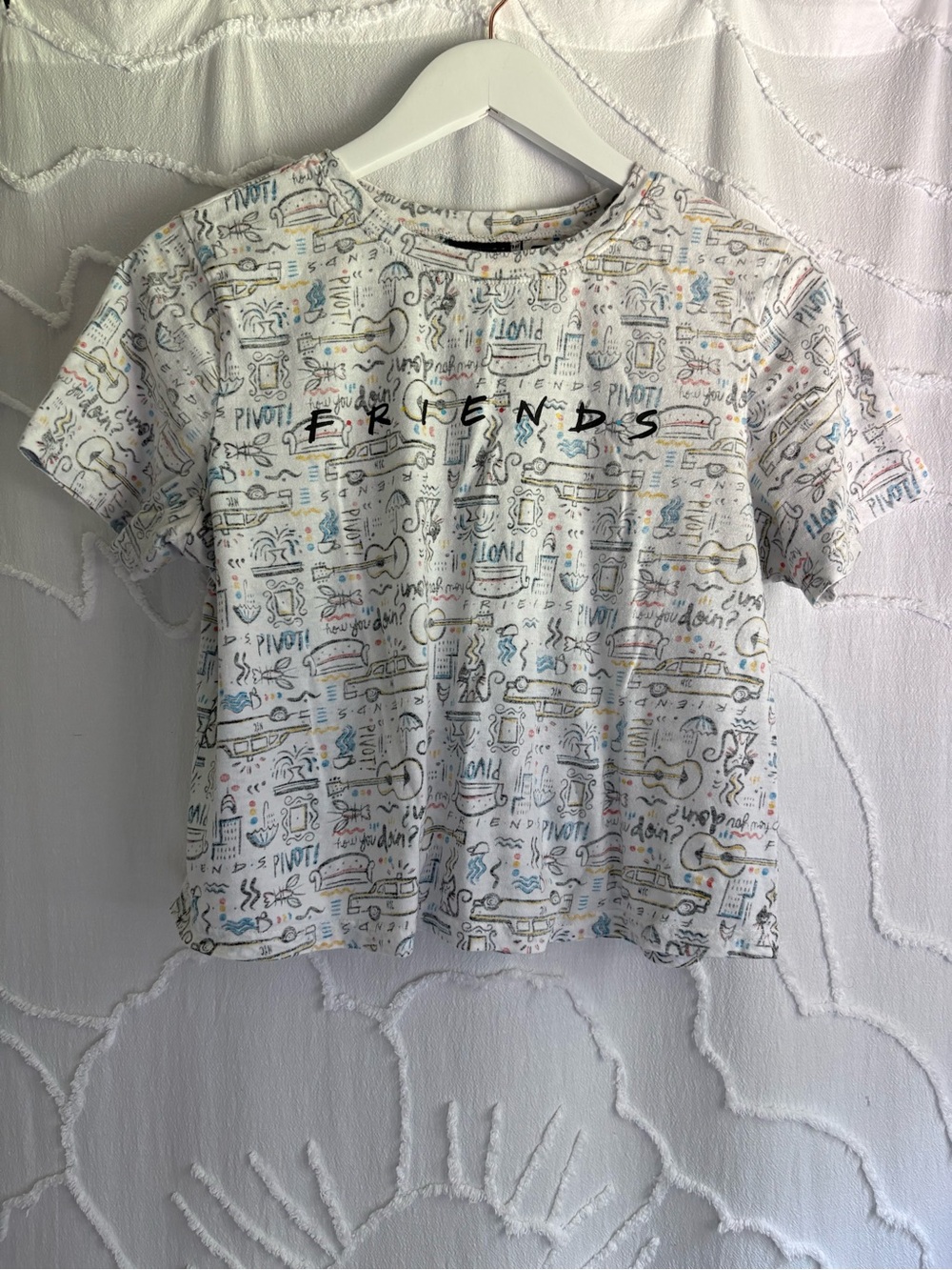 Friends TV Show All Over Print Graphic Tee Large Central Perk Pivot Cotton Shirt